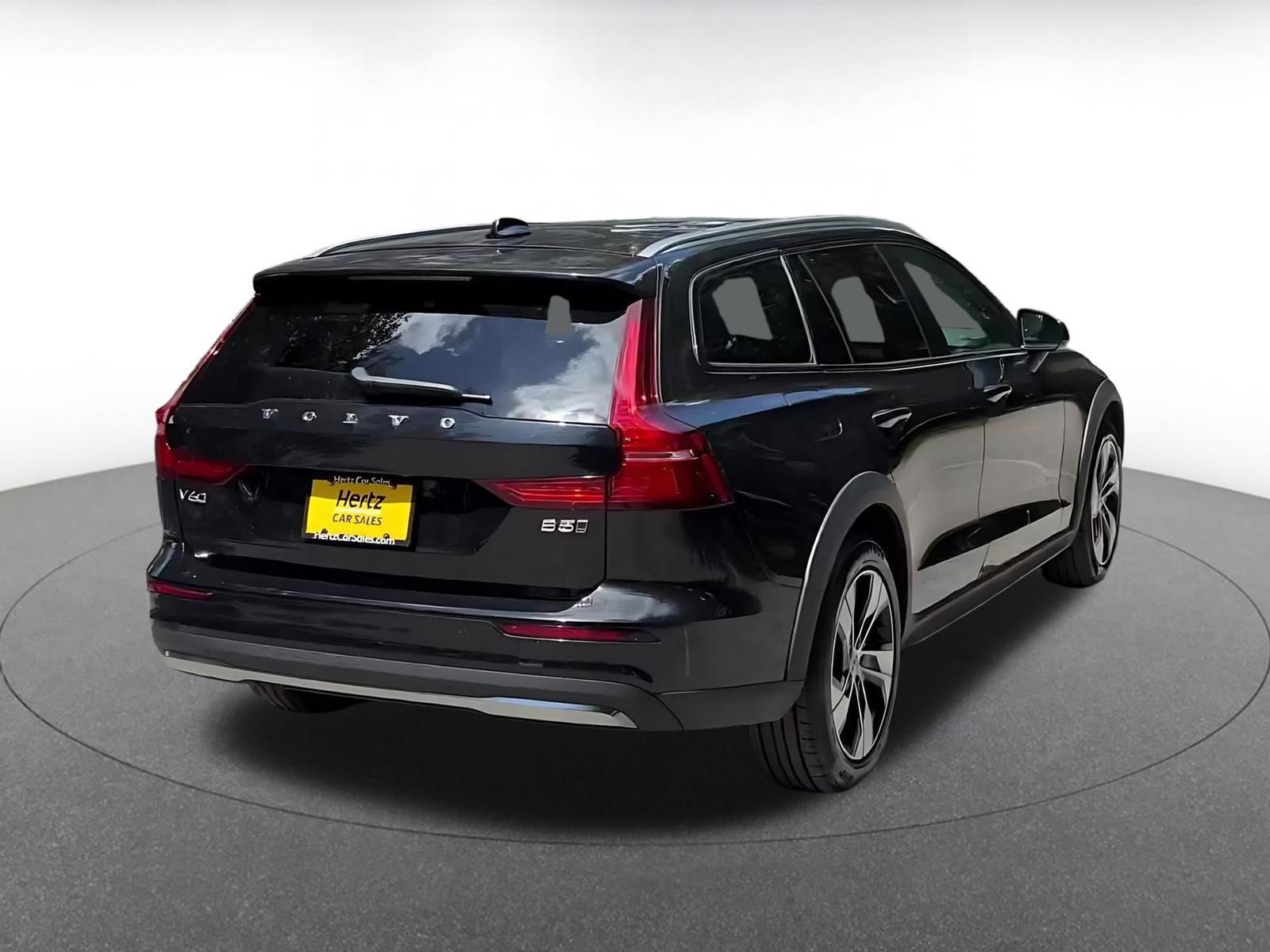 Used 2025 Volvo V60 B5 Cross Country Plus AWD/4WD image 13