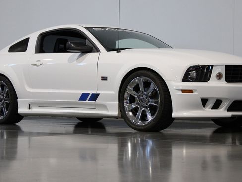Used 2005 Ford Mustang GT RWD image 33