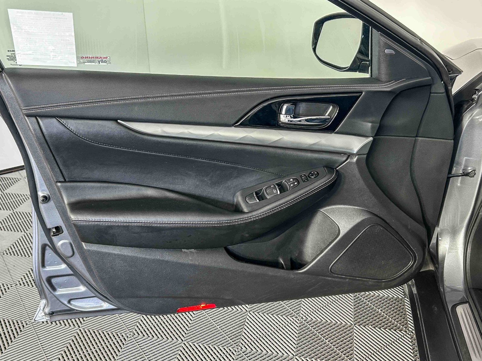 Used 2023 Nissan Maxima SV w/ Floor Mat Group FWD image 21