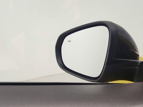 Certified 2024 Chevrolet Trax RS w/ Sunroof Package image 17