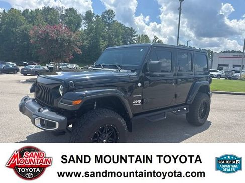 Used 2018 Jeep Wrangler Unlimited Sahara AWD/4WD image 6