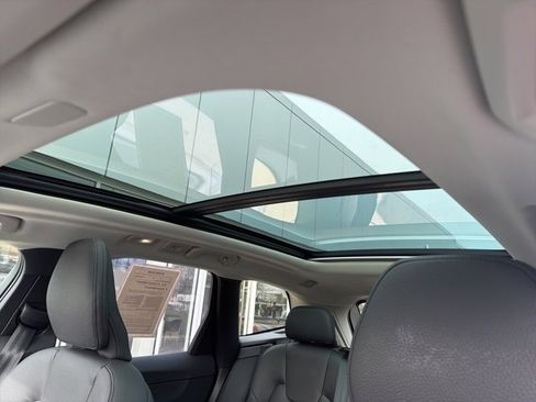 Certified 2025 Volvo XC60 B5 Plus image 24