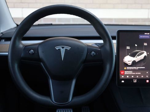 Used 2023 Tesla Model Y Performance AWD/4WD image 31