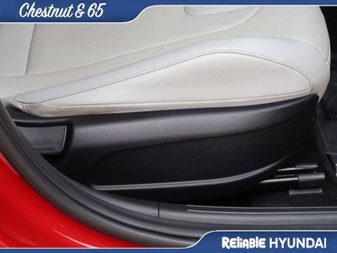 Used 2023 Hyundai Elantra Limited FWD image 11