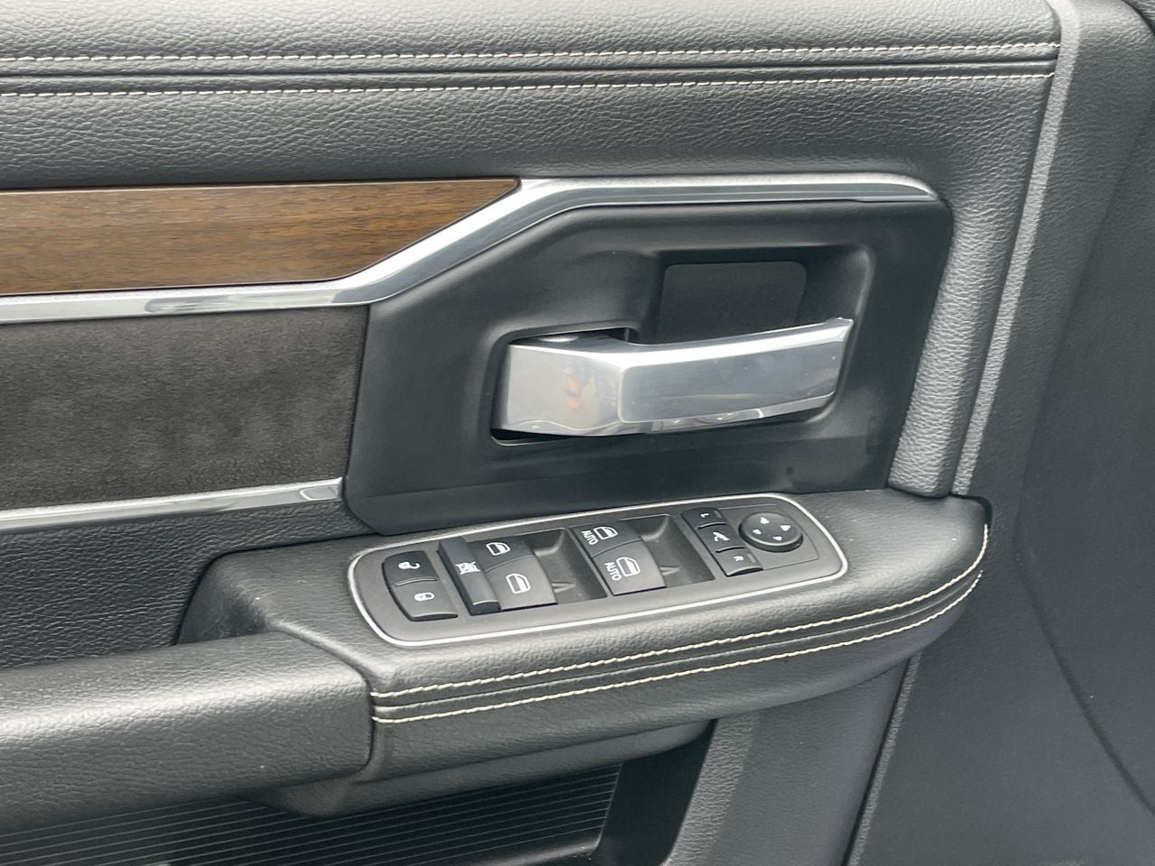 Used 2022 RAM 2500 Laramie AWD/4WD image 13