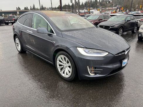 Used 2017 Tesla Model X 75D image 3