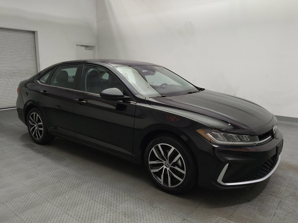 Used 2025 Volkswagen Jetta SE FWD image 11