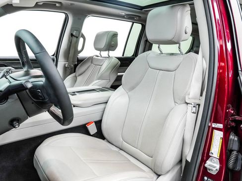Used 2022 Jeep Wagoneer Series III w/ Premium Group I AWD/4WD image 8