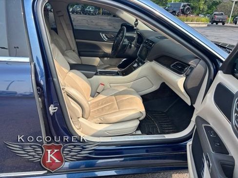 Used 2017 Lincoln Continental Reserve w/ Technology Package AWD/4WD image 15