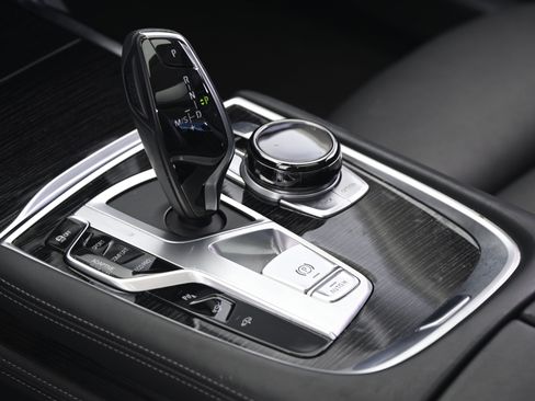 Used 2018 BMW 750i xDrive AWD/4WD image 34