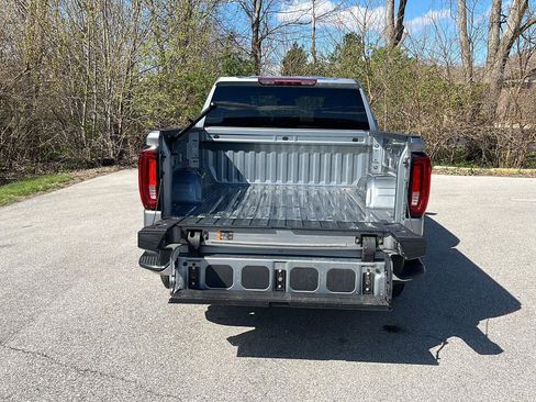 Used 2025 GMC Sierra 1500 SLT image 5