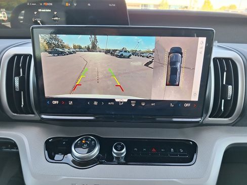 New 2025 Ford Expedition Active image 11