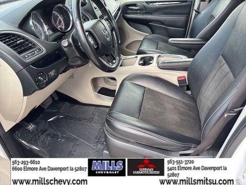 Used 2019 Dodge Grand Caravan SXT w/ Driver Convenience Group FWD image 10