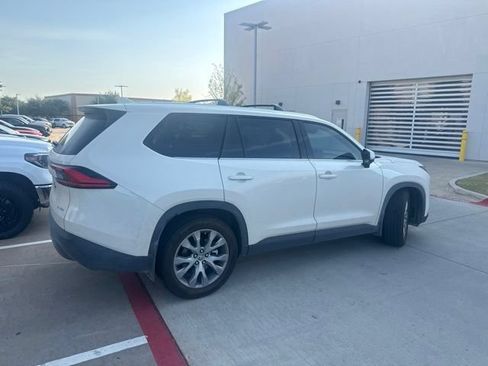 Used 2024 Toyota Grand Highlander FWD image 3