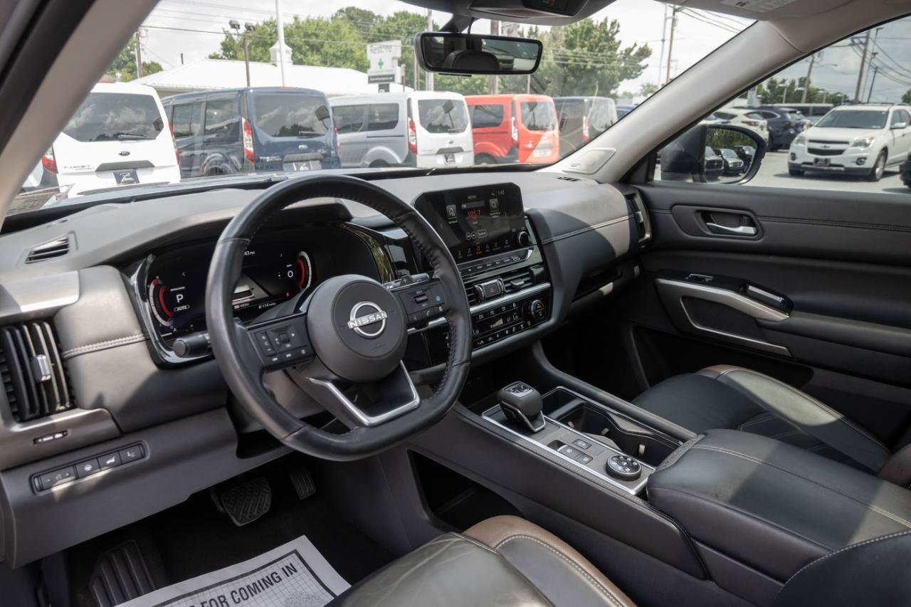 Used 2023 Nissan Pathfinder Platinum AWD/4WD image 15