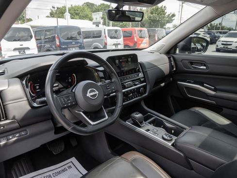 Used 2023 Nissan Pathfinder Platinum AWD/4WD image 15
