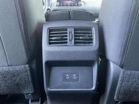 Used 2025 Nissan Rogue SV FWD image 11