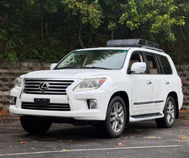 Used 2015 Lexus LX 570 4WD w/ Luxury Package image 13