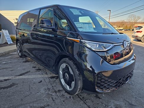 New 2025 Volkswagen ID. Buzz Pro S RWD image 3
