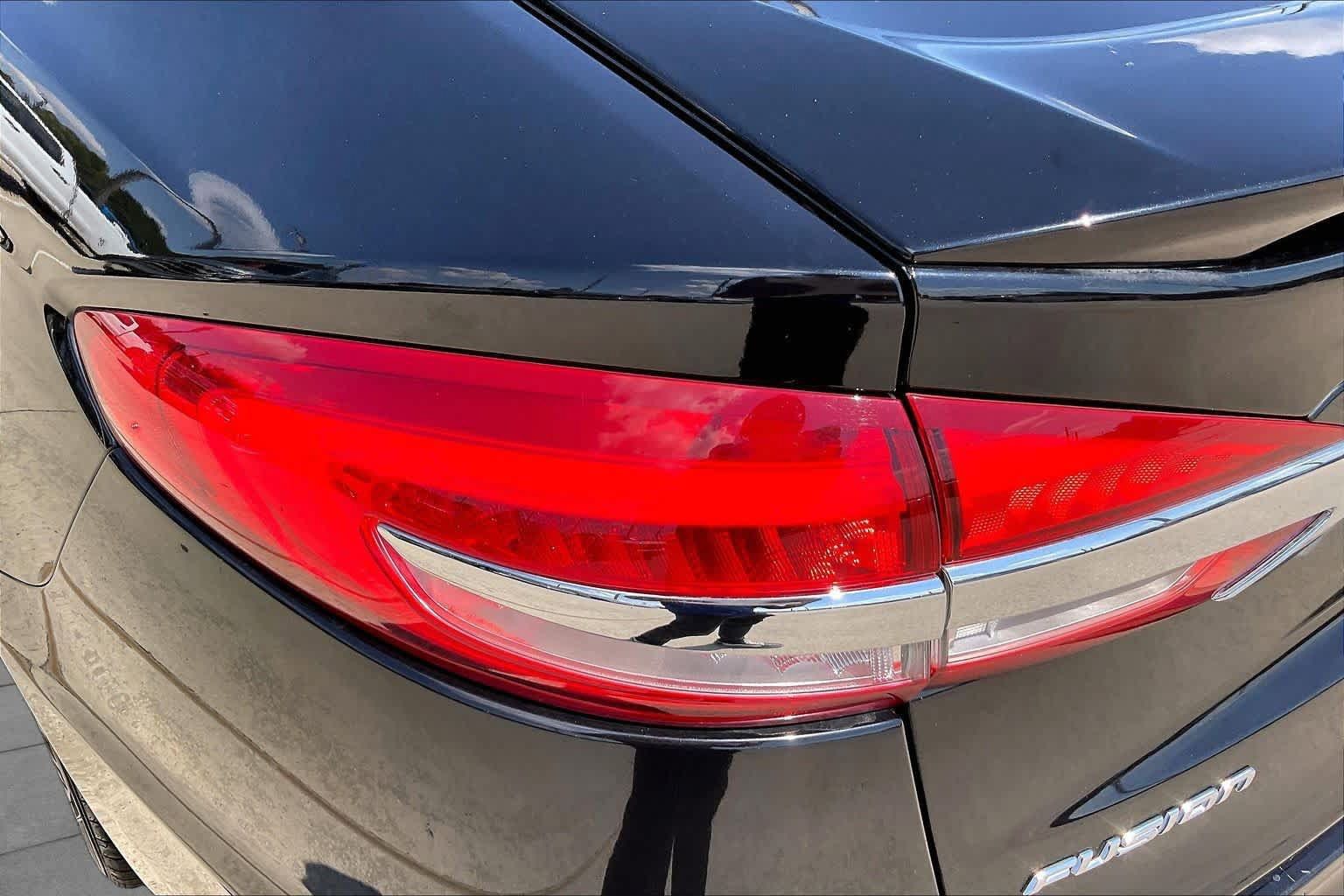 Used 2019 Ford Fusion SE w/ Equipment Group 151A FWD image 26