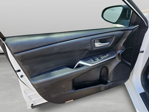 Used 2015 Toyota Camry SE FWD image 31