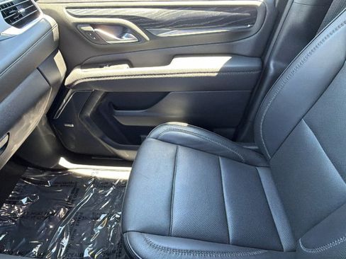 Used 2024 GMC Yukon Denali w/ Advanced Technology Package AWD/4WD image 12
