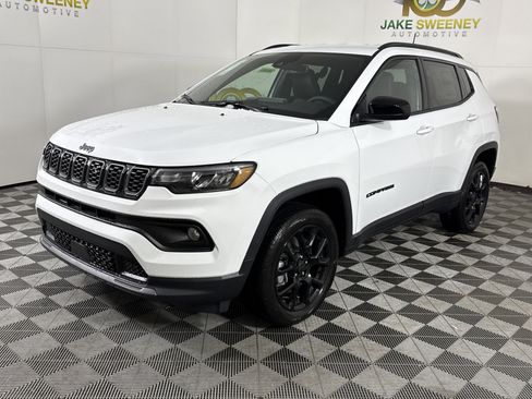 New 2026 Jeep Compass Latitude image 3