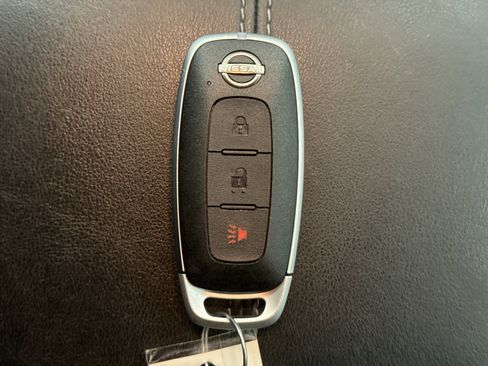 Used 2024 Nissan Pathfinder S image 10