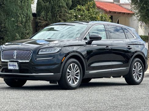 Used 2022 Lincoln Nautilus Reserve w/ Luxury Package FWD image 8