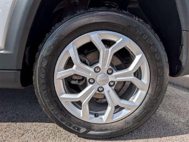 Used 2024 Jeep Compass Latitude AWD/4WD image 9