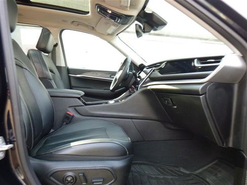 Used 2022 Jeep Grand Cherokee Limited 4xe image 8