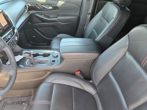 Used 2022 Chevrolet Traverse RS FWD image 12