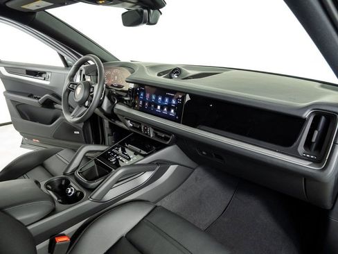 New 2026 Porsche Cayenne Base image 25