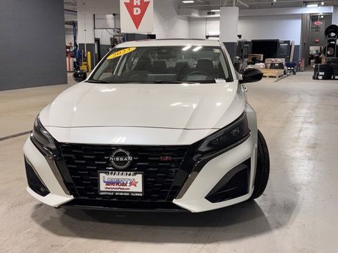 Used 2023 Nissan Altima 2.5 SR w/ SR Premium Package image 32