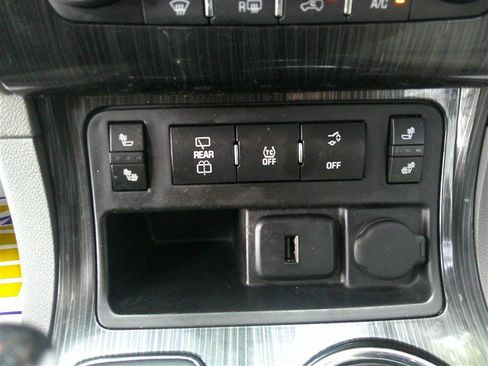 Used 2015 Chevrolet Traverse LT FWD image 14