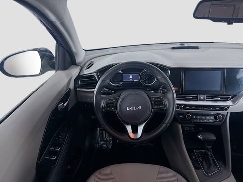 Used 2022 Kia Niro LXS image 17