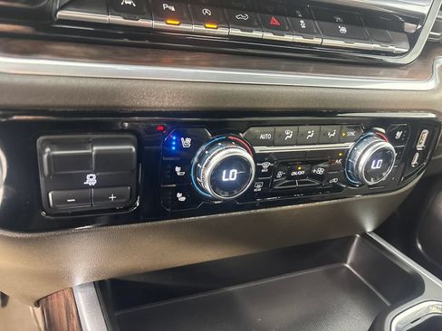 Used 2023 GMC Sierra 1500 SLT w/ SLT Convenience Package AWD/4WD image 31