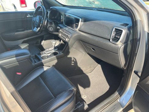 Used 2020 Kia Sportage S image 13