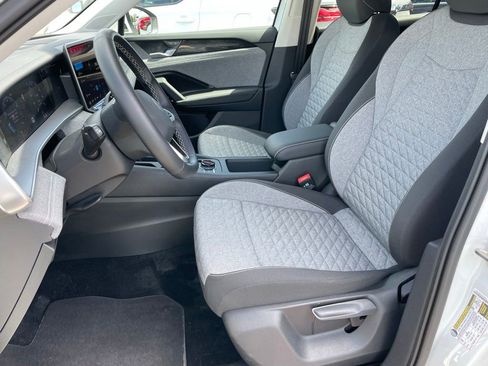 Certified 2025 Volkswagen Tiguan S AWD/4WD image 8