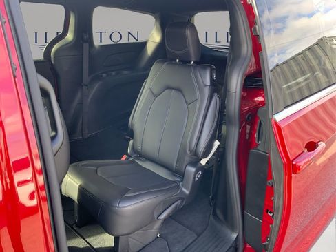 New 2026 Chrysler Pacifica Select image 10