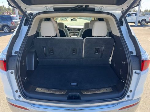 Used 2022 Buick Enclave Essence image 18