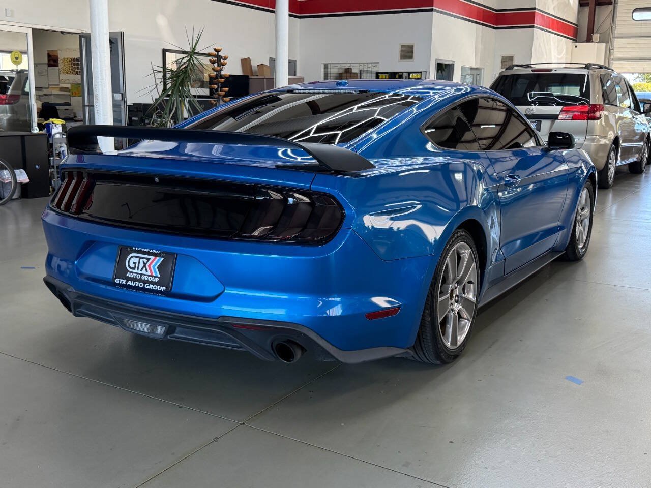 Used 2019 Ford Mustang Coupe RWD image 2