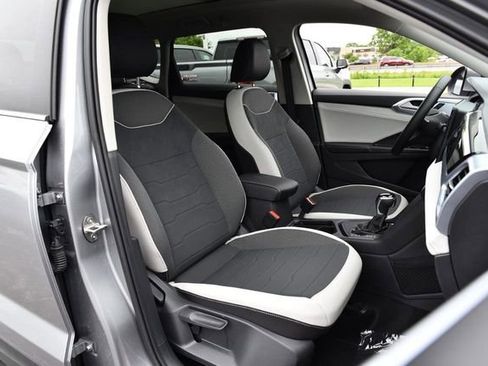 New 2026 Volkswagen Taos SE FWD image 19