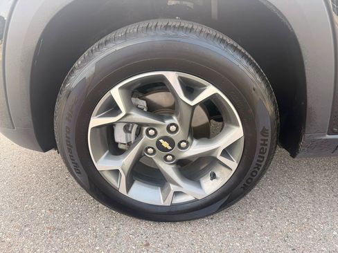 Used 2025 Chevrolet Trax LT FWD image 9