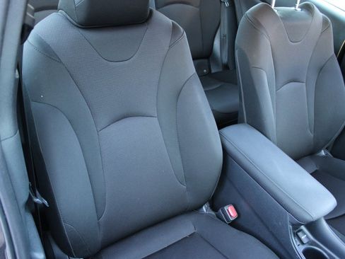 Used 2022 Toyota Prius L Eco image 25