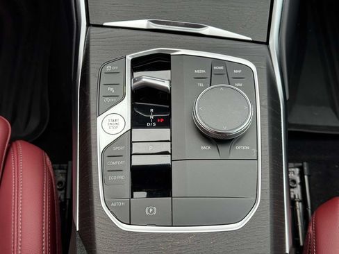 Certified 2024 BMW 330i xDrive Sedan w/ Convenience Package AWD/4WD image 24