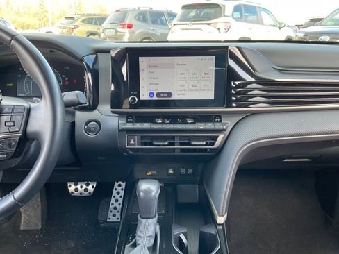 Used 2025 Toyota Camry image 36