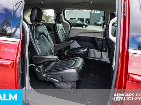 Used 2024 Chrysler Pacifica Touring-L image 24