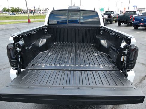 Used 2023 Toyota Tacoma SR AWD/4WD image 22