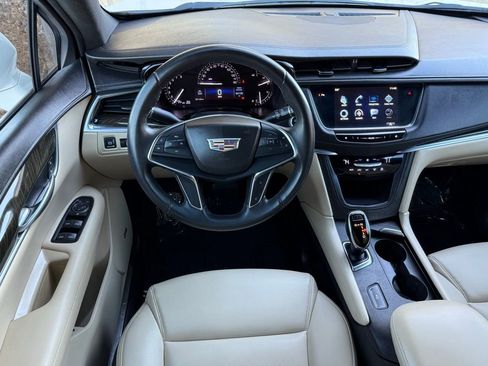 Used 2017 Cadillac XT5 Base image 24